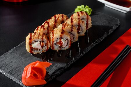 Ролл жареный с курицей