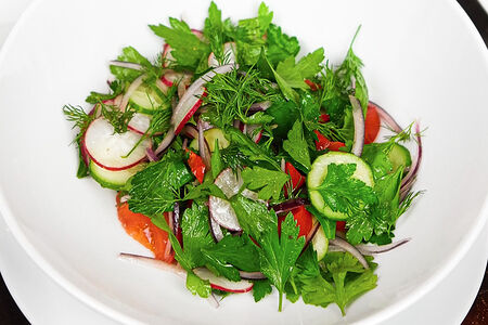 Салат из редиса с зеленым горошком