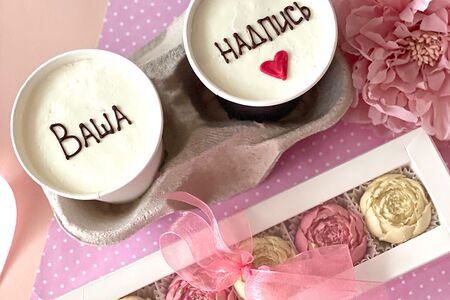 Набор тортов в стакане take to go и набор шоколадных тюльпанов5шт из белого и клубничного шоколада