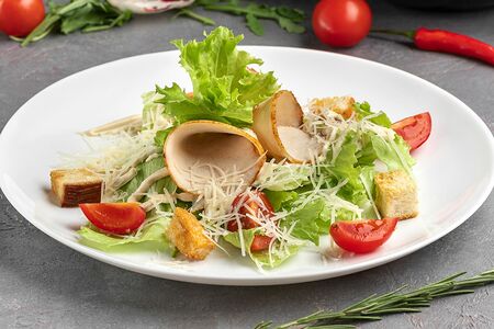 Салат Цезарь с курицей
