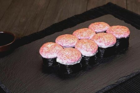 Запечённый ролл с копчёным лососем