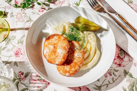 Домашние куриные котлеты с пюре