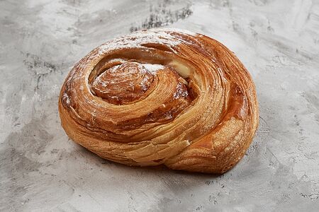 Эскарго с заварным кремом и клюквой