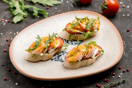 Брускетта с креветками