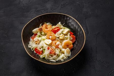 Салат Цезарь с креветкой