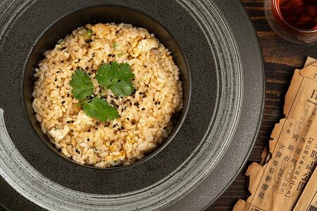 Вок с жаренным рисом и яйцом