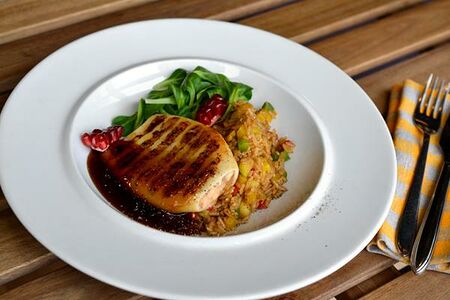 Кальмар, фаршированный лососем