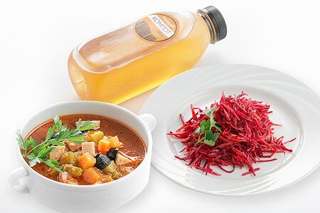 Ланч из супа, салата и напитка