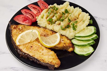 Рыбные стейки на мангале