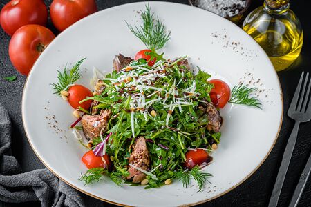 96. Теплый салат Руккола с куриной печенью