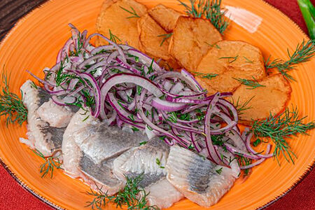 Сельдь с отварным картофелем