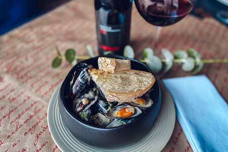 Мидии в соусе блю чиз