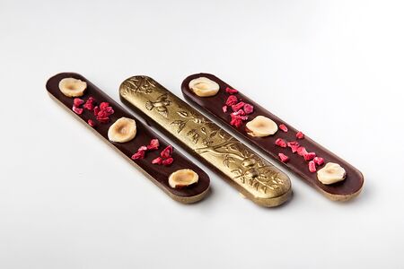 Мини-плитка темного шоколада Фундук-малина