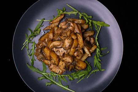 Картофель жареный с грибами