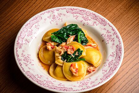 Равиоли с творожным сыром и крабом