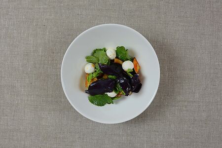 Салат с хрустящими баклажанами