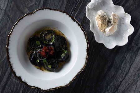 Черные пельмени с тремя видами рыб