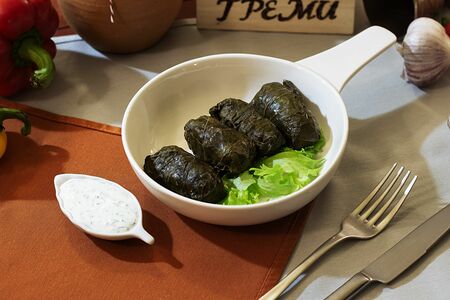 Долма в винoградных листьях