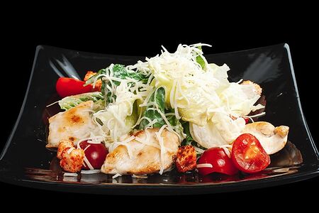 Салат Цезарь с курицей