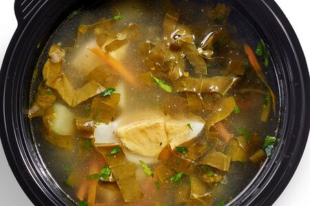 Зеленый борщ с яйцом