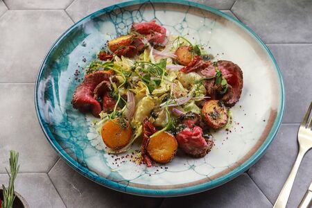 Салат с ростбифом