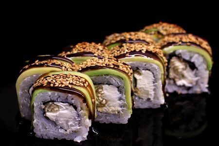 Зеленый дракон ролл