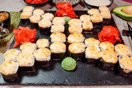 Сет запеченных роллов Море сыра