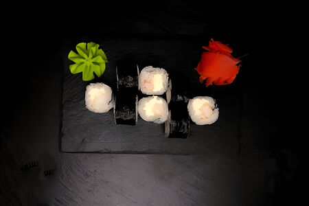 Классический ролл с креветкой и сыром