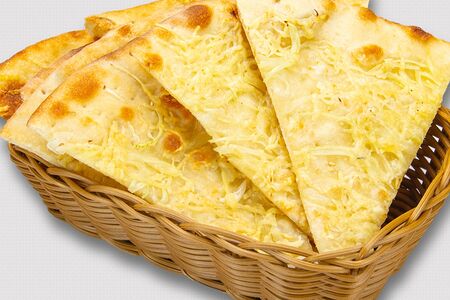 Фокачча с сыром Пармезан и луком