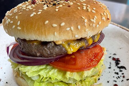Большой бургер с мраморной говядиной
