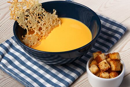 Суп Чеддер с гренками бриошь