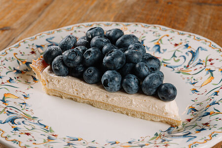 Кростата со свежей голубикой