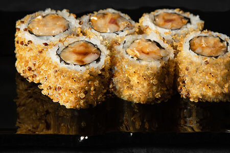 Ролл с лакедрой и зёрнами киноа