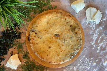 Пирог с листьями свеклы и сыром большой