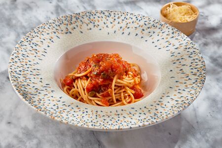 Тосканская паста с томатами, оливками и каперсами