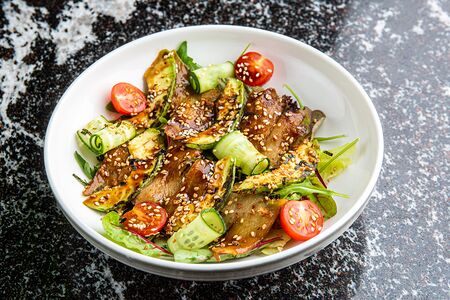 Салат с угрем