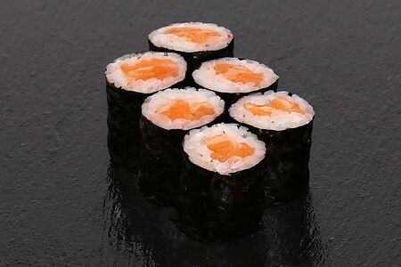 Маки с лососем