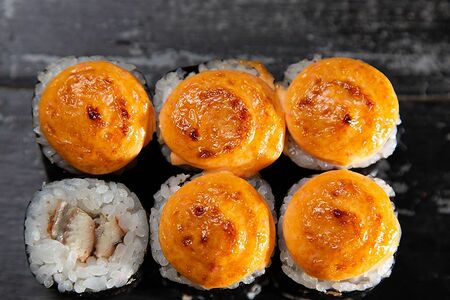 Хосомаки запеченные с угрем