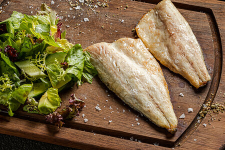 Филе сибаса с авокадо