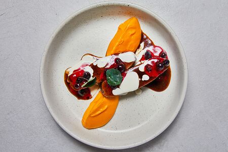 Утиная грудка с кремом из моркови конфи