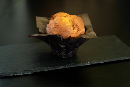 Маффин сливочный с брусникой