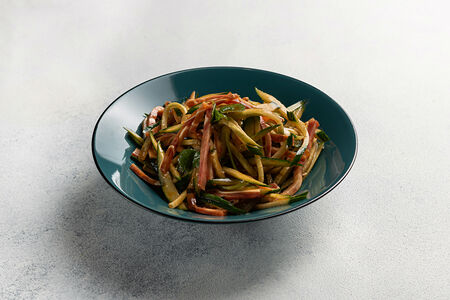 Свиные уши с огурцом