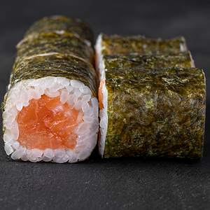 Мини-ролл с лососем