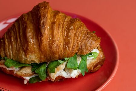 Круассан с курицей