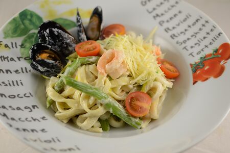 Паста с морепродуктами и стручковой фасолью