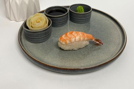 Суши с креветкой