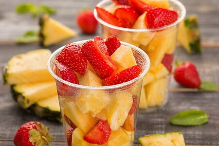 Ананас и клубника