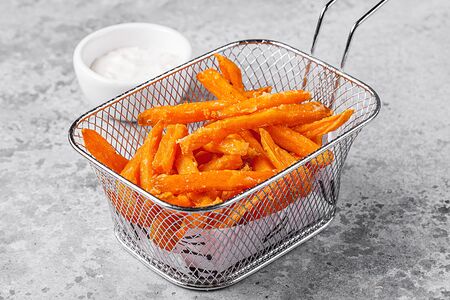 Батат фри с соусом блю чиз