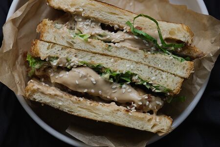 Сэндвич с курицей Кацу