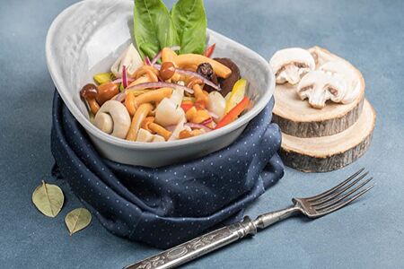 Грибы маринованные